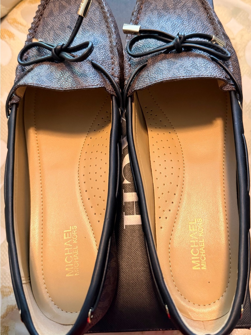 MICHAEL Michael Kors Brown Logo Bow Moccasin Loafers - Picture 2 of 4